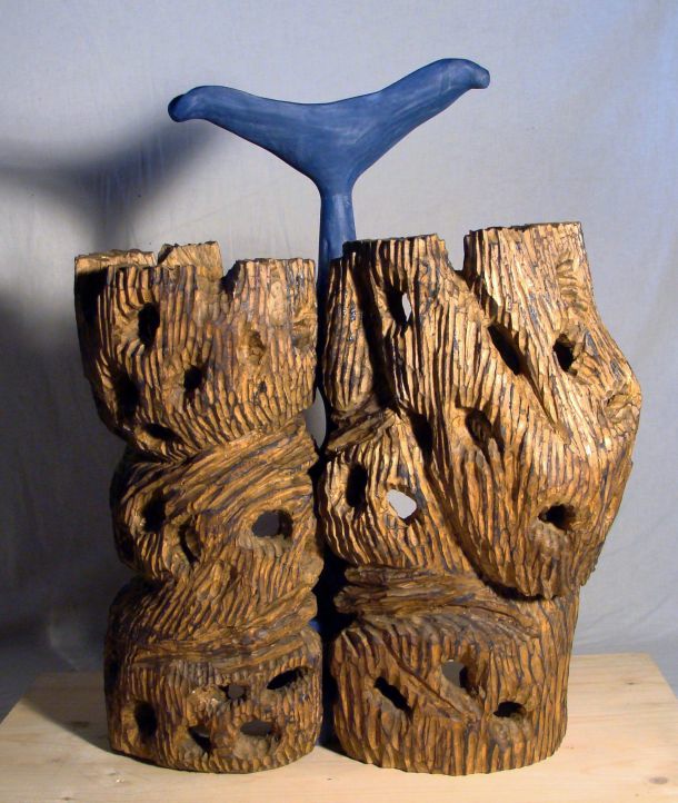 Skulptur von Holzbildhauer W.R. Hell "Verwelkend aufblühen"